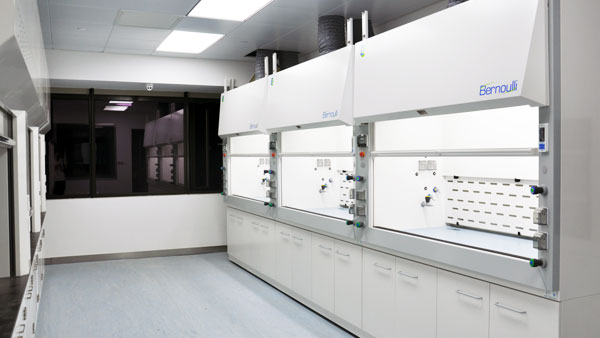 瑞斯達的流風(fēng)幕通風(fēng)柜滿足了溫州大學(xué)實驗室的需求