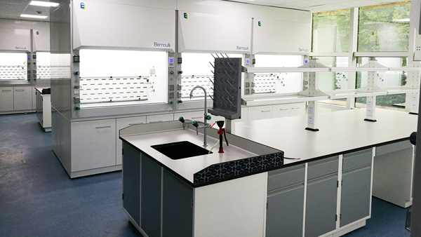 上海特化醫(yī)藥研發(fā)中心新建實驗室層流幕通風(fēng)柜應(yīng)用