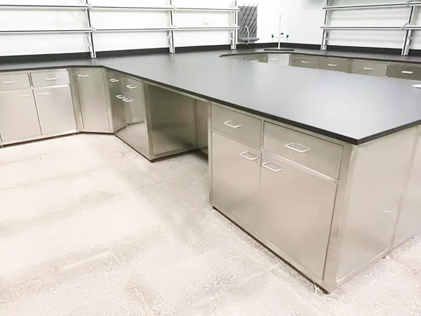 實(shí)驗(yàn)臺(tái)