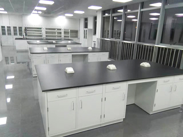 實(shí)驗(yàn)臺(tái)